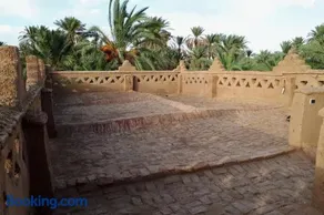 Maison en terre au milieu de la palmeraie - Image 2