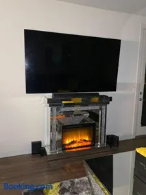 The Luxurious Doses of Roses 2 br suite next to Angels Stadium 6 mins from Disney - Image 3