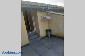 Superbe studio avec terrasse - Image 2