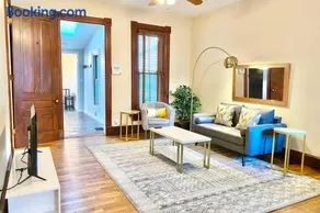 Ultra Luxury Oregon District - 6th St - King Bed - Image 3