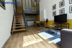 Superb renovated and quiet loft For 4-Tram CE-city center #L6 - Image 1