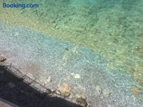 BEACH FRONT APARTMENT - Image 5