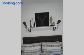 Entire Apartment! 2 double beds, sleeps upto 4 - Image 2