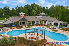 Stylish Apt, Close to Charlotte, WiFi & Parking - Image 3