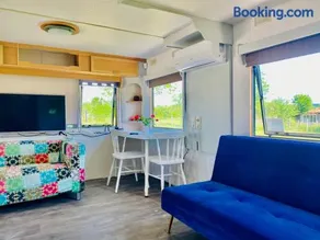 The Happy Caravan & The Tree House - Image 3