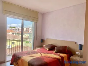 Apartamento espacioso y con acceso a piscina - Image 2