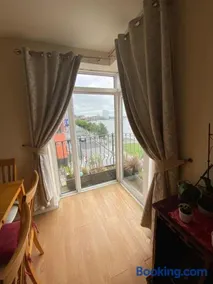 Apt in Limerick city, spacious spaces, great view on Shannon river, close to all amenities - Image 2