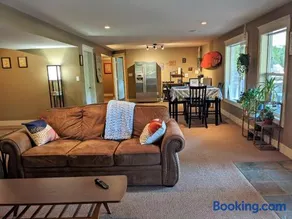 Cozy Suite with Garden Oasis - Image 5