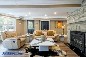 Beautiful 2 Bedroom in Tiny / Steps away from Wasaga Beach - Image 2
