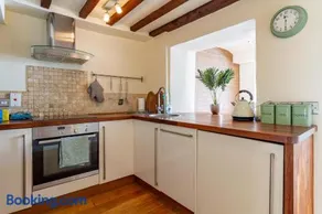 10 Ingram Street cottage with courtyard garden - Image 3