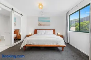 Mount Coolum views cosy escape, sleeps 4 - Image 3