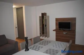Roman’s Apartment Shopping City - Image 4
