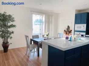 Homeinn - Luxury*Large*Modern Home w/Pool Table - Image 3