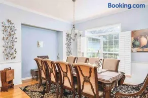 Gorgeous 4BR Home - University of Florida, Springs, Sleeps 15 - Image 2
