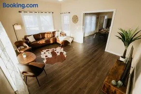4bd 2 bath home in Downtown McKinney! - Image 2