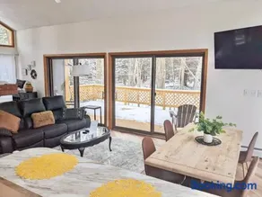 POCONOS 3br,2ba Lake Home w/ HOT TUB. Near Jack Frost Ski & Kalahari - Image 2