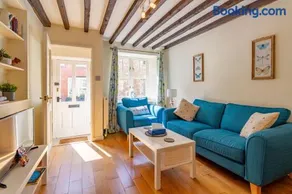 10 Ingram Street cottage with courtyard garden - Image 4