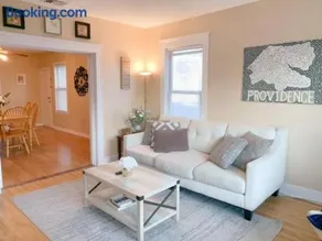 Cozy & Sunny 3 Bed 1 Bath near Providence! - Image 3