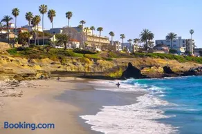 *San Diego Retreat*Renovated*Central Location* - Image 2