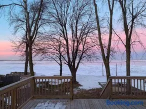 Beautifully Updated Waterfront Home! - Image 5