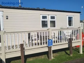 Milly's Place at New Beach Holiday Park, Dymchurch - Image 4