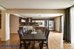 Super BIG 4 bedrooms flat with parking - TOP CENTER - Image 4