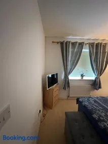 Cosy, comfortable room - Image 4