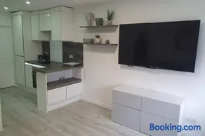 Entire Apartment! 2 double beds, sleeps upto 4 - Image 4