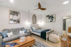 Point Danger Lodge unit 10 - Centrally located one bedroom Studio - Image 3
