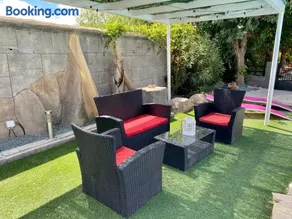 Exclusiva Piscina con Jacuzzi y Jardin privado - Image 4