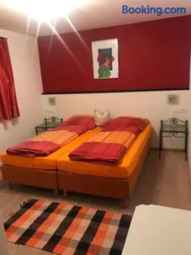 Low - Budget Room Anfang - Image 2
