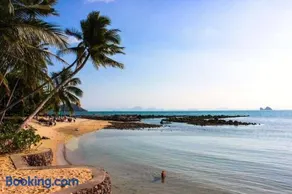 Amazing Beachfront 4 Bedroom Thai Islands Villa - Image 3