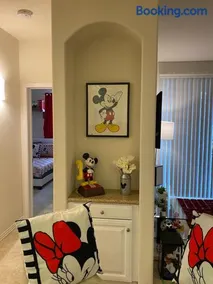 Disney lovely Free Parking loft - Image 4