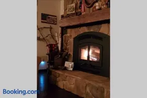 Riverfront Private Wooded 4-Season Cottage Retreat - Image 5