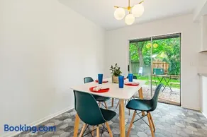 Houston's Modern and Luxury Home - Image 5