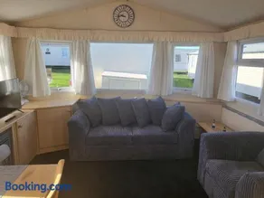 Milly's Place at New Beach Holiday Park, Dymchurch - Image 5