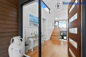 If your'e looking for a relaxing holiday close to the beach - Image 2