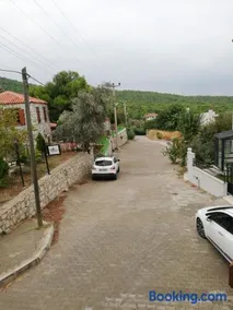 URLA da (Deniz Manzaralı, Bahçeli, Kaloriferli) Aylık Kiralık 4+2 Villa - Image 4