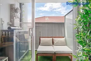 COZY STUDIO With BALCONY AIRCON in the HEART OF BONDI - Image 3