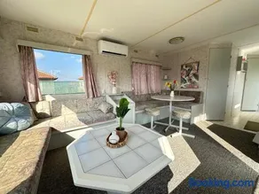 The Happy Caravan & The Tree House - Image 4
