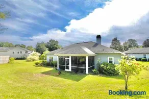 Gorgeous 4BR Home - University of Florida, Springs, Sleeps 15 - Image 3