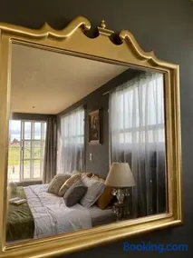 Luxury Suite - Image 5
