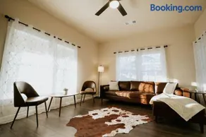 4bd 2 bath home in Downtown McKinney! - Image 4