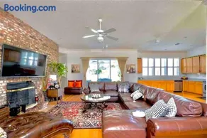 Gorgeous 4BR Home - University of Florida, Springs, Sleeps 15 - Image 4