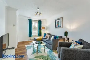 Catchpole Stays- Highwoods House- A lovely 2 bed zoo themed house sitting towards the north of Colch - Image 5