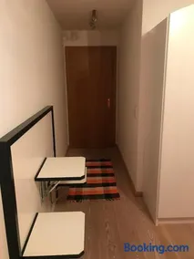 Low - Budget Room Anfang - Image 4