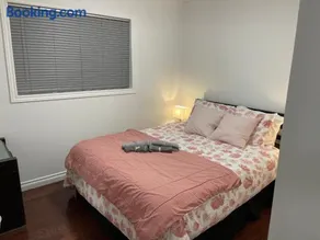 Beautiful and cozy private bedroom [lock] in Scarborough Toronto - Image 3