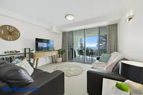 Luxury Beachfront Apartment with Spectacular Views - Image 4