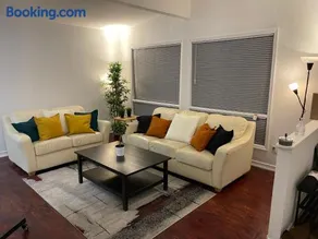 Beautiful and cozy private bedroom [lock] in Scarborough Toronto - Image 4