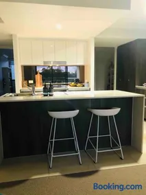 Luxurious Waterfront Apartment - Image 5